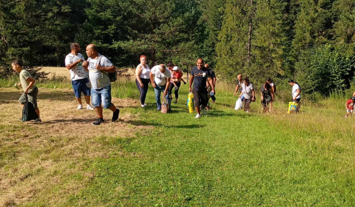 Aktuality / Návšteva Rómov pútnického miesta v Litmanovej - foto