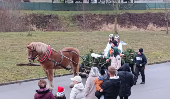 Aktuality / Príchod Mikuláša do obce Kapišová - foto