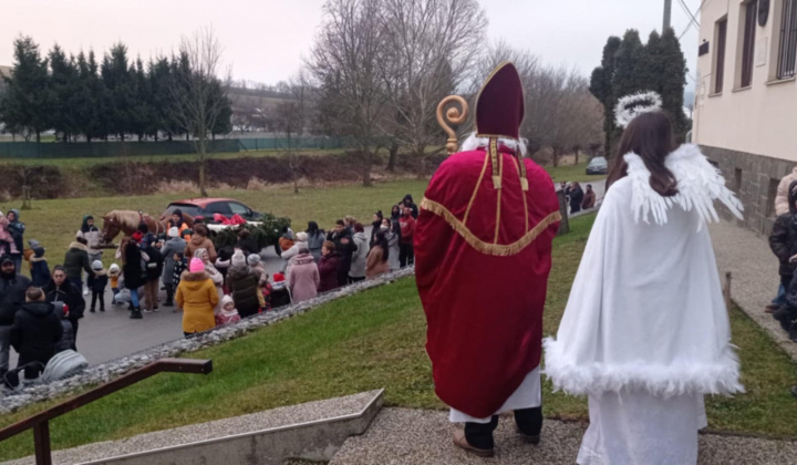 Aktuality / Príchod Mikuláša do obce Kapišová - foto